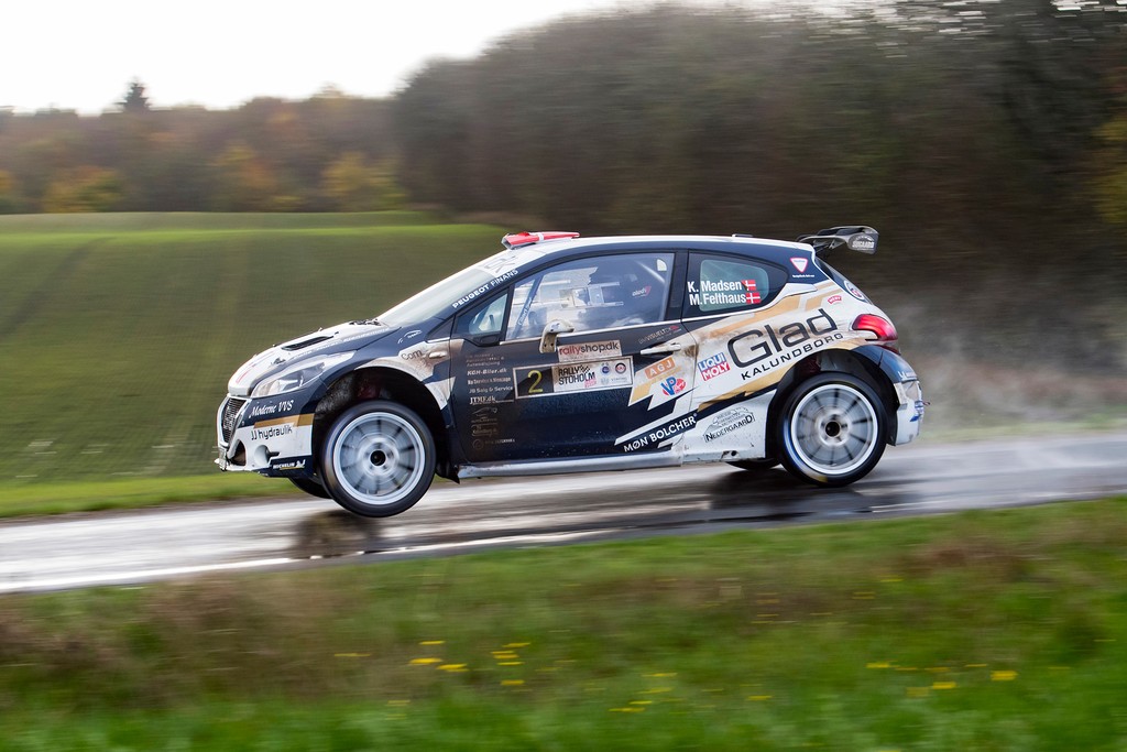 Med sin Peugeot 208 T16 R5 indsat af det nye rallyteam, Glad Sport i Kalundborg, har Kenneth Madsen været urørlig i alle årets løb
(Foto: Glad Sport)